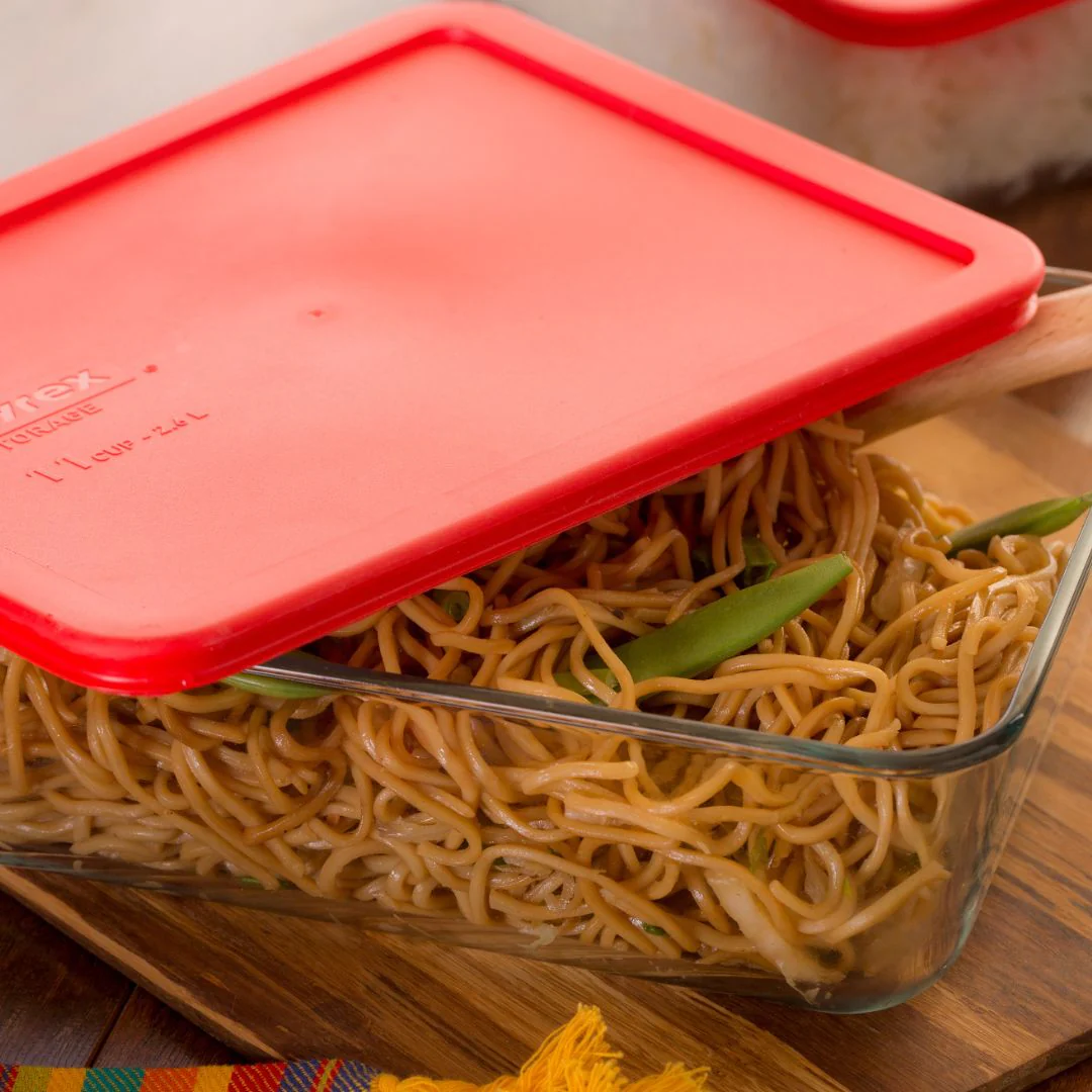 192-pyrex-simply-store-11-cup-rectangular-glass-food-storage-container-with-red-lid-2.webp Pyrex® Simply Store® 11-cup Rectangular Glass Food Storage Container with Red Lid