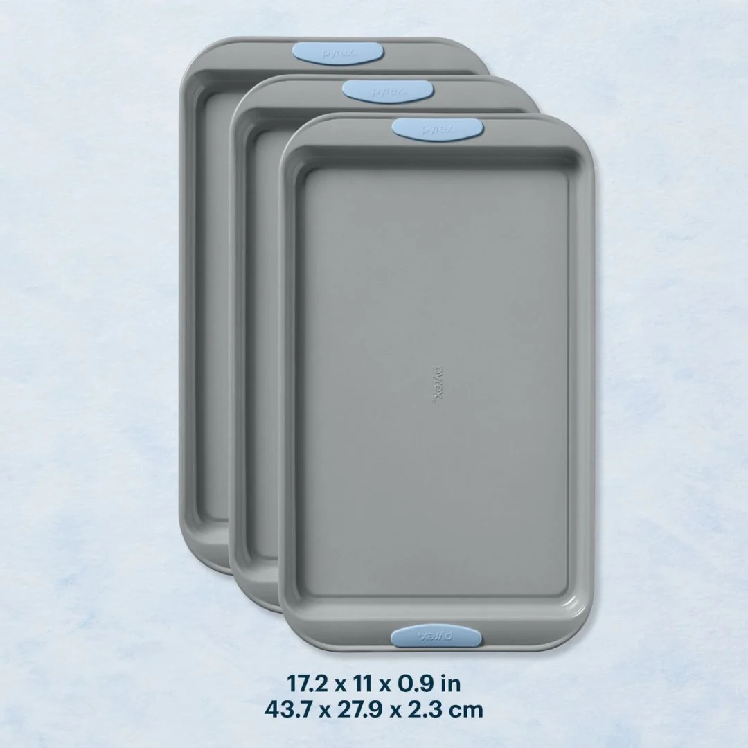 20-pyrex-metal-bakeware-3-piece-large-cookie-sheet-set-in-cerulean-2.webp Pyrex® Metal Bakeware 3-Piece Large Cookie Sheet Set in Cerulean