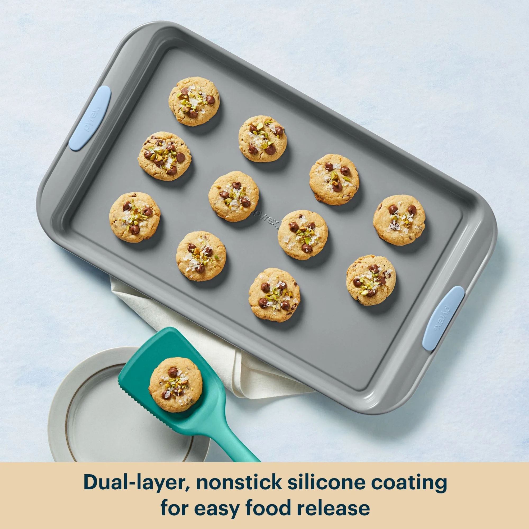 20-pyrex-metal-bakeware-3-piece-large-cookie-sheet-set-in-cerulean-4.webp Pyrex® Metal Bakeware 3-Piece Large Cookie Sheet Set in Cerulean