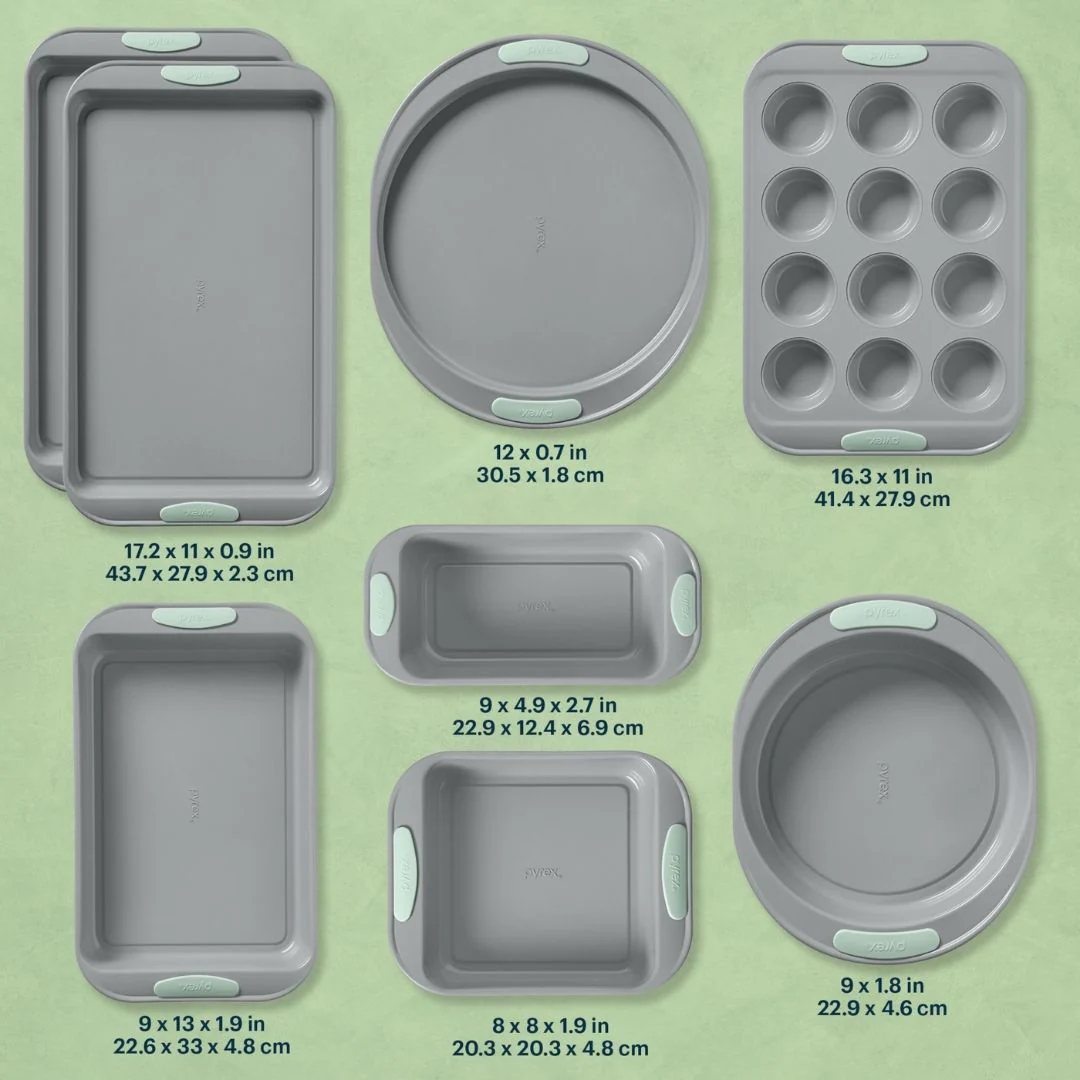 22-pyrex-metal-bakeware-8-piece-set-in-sage-2.webp Pyrex® Metal Bakeware 8-Piece Set in Sage