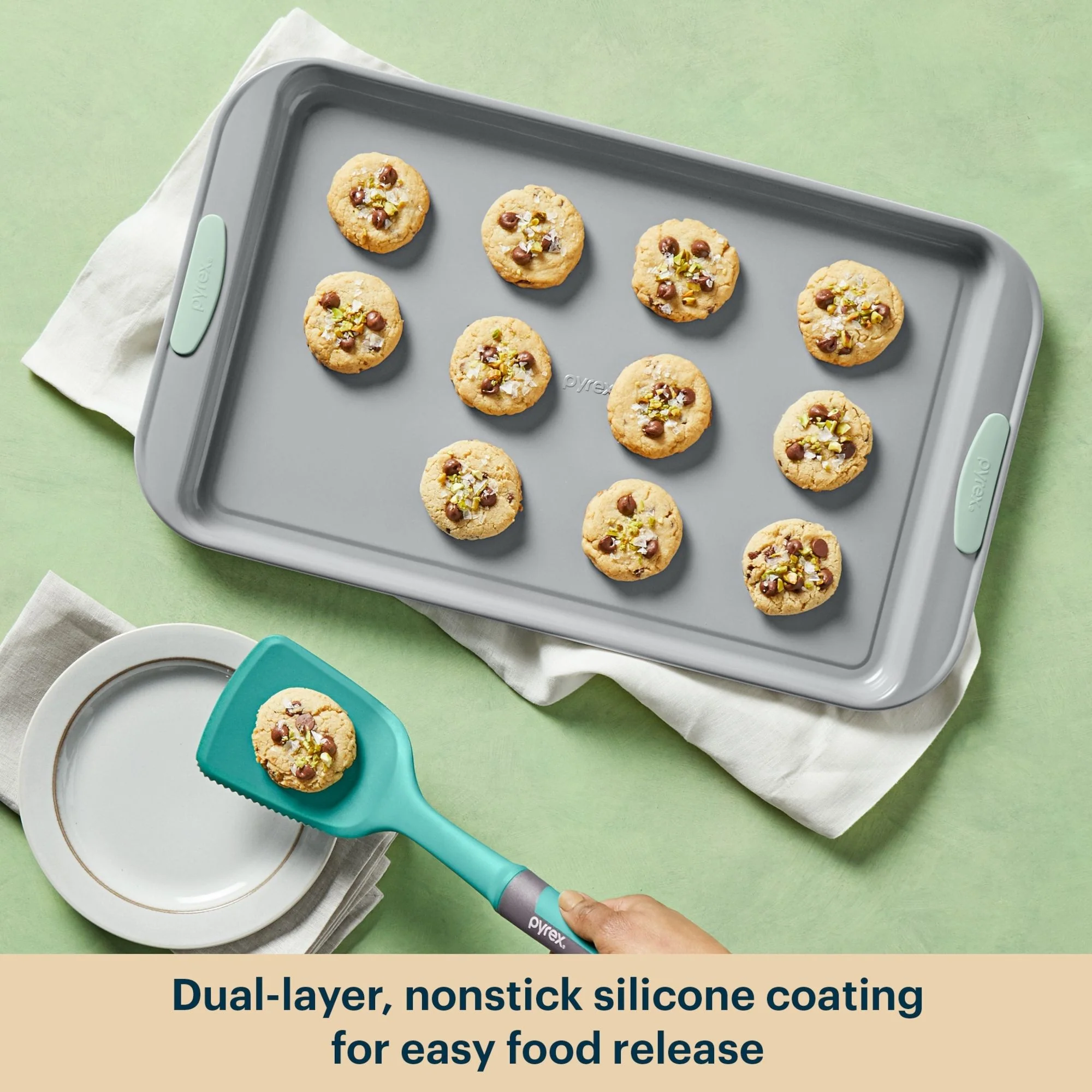 24-pyrex-metal-bakeware-3-piece-set-in-sage-4.webp Pyrex® Metal Bakeware 3-Piece Set in Sage