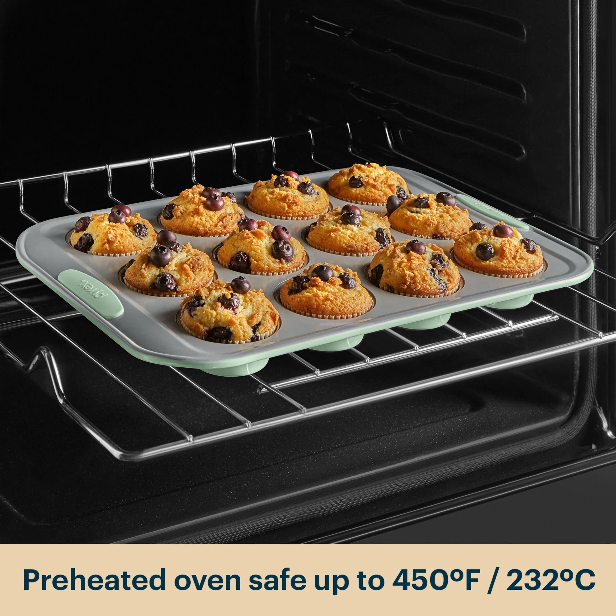 24-pyrex-metal-bakeware-3-piece-set-in-sage-6.webp Pyrex® Metal Bakeware 3-Piece Set in Sage
