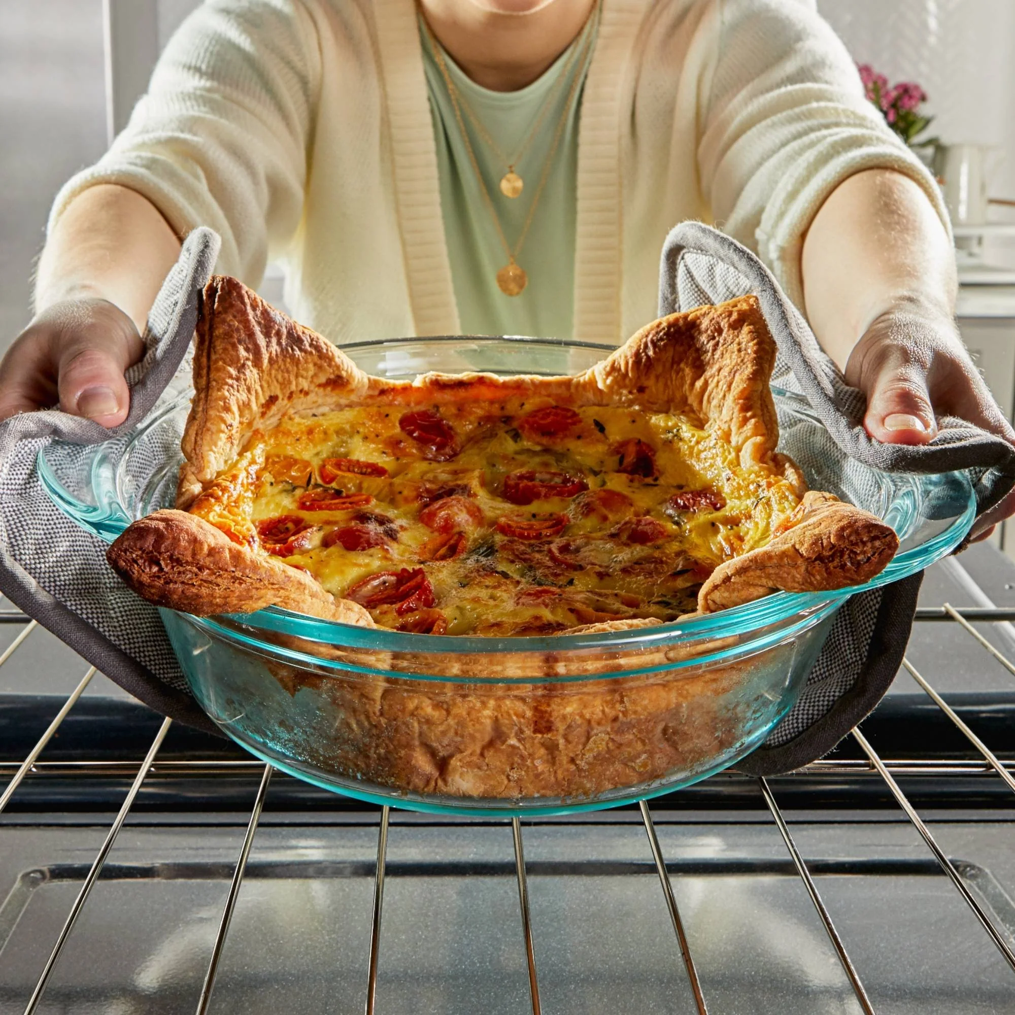 76-pyrex-deep-9.5-round-baking-dish-pie-plate-3.webp Pyrex® Deep 9.5" Round Baking Dish - Pie Plate