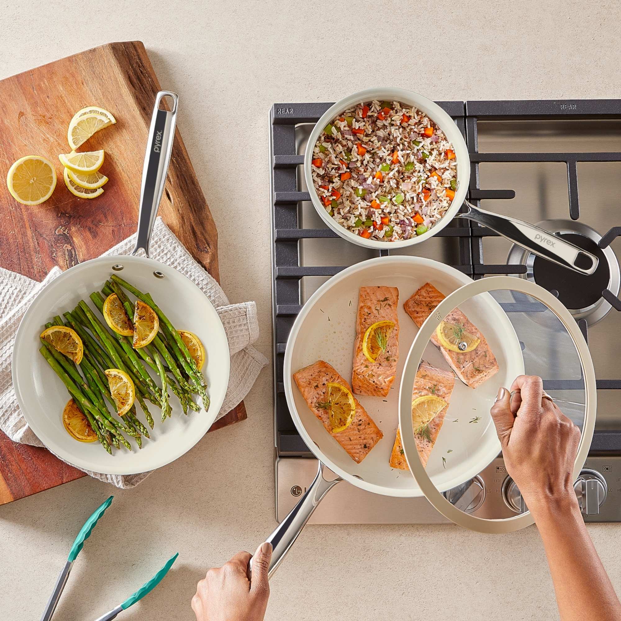 8-pyrex-7-piece-ceramic-cookware-set-5.jpg Pyrex® 7-Piece Ceramic Cookware Set