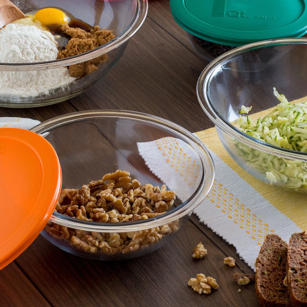 91-pyrex-6-piece-mixing-bowl-set-with-assorted-lids-2.webp Pyrex® 6-piece Mixing Bowl Set with Assorted Lids