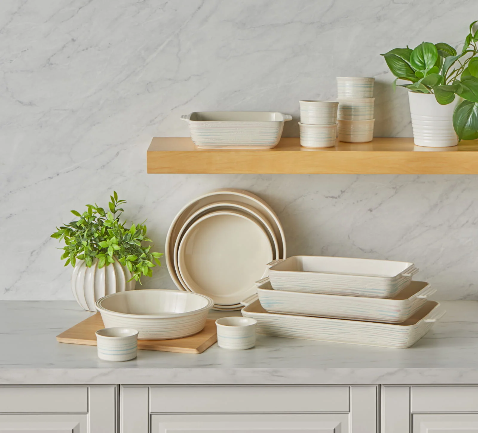 PX10048 Ceramic Bakeware 2qt Rect OS Lifestyle 1